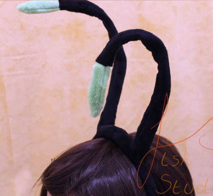 Thin Tipped Antenna Great for aliens, butterflies, beetles and other types of bug customes, these bendable antennae are attached to a headband. They are made with soft plush with a wire core. The headband is plastic and fits most head sizes. handmade in the UK by fishpish stu