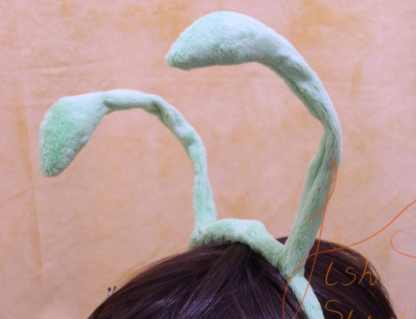 A smaller version of our bud tipped antennae, these smaller antenna are great for a more delicate touch. Made with a plastic headband, a wire core and soft plush fabric, they can be used for butterfly, insect, alien or any other bug-like cosplay or costume