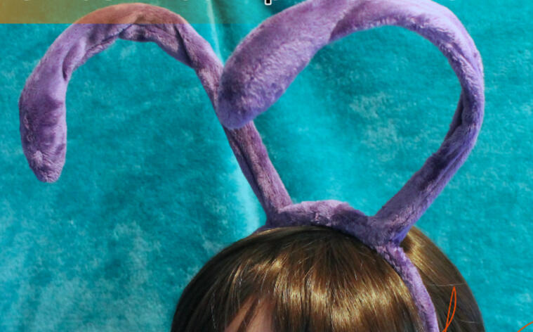 A larger version of our bud tipped antennae, these smaller antenna are great for a more impressive touch. Made with a plastic headband, a wire core and soft plush fabric, they can be used for butterfly, insect, alien or any other bug-like cosplay or costum